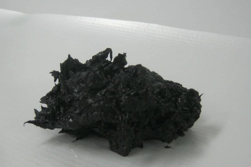 ミキサーで練り込まれグリース状になった材料